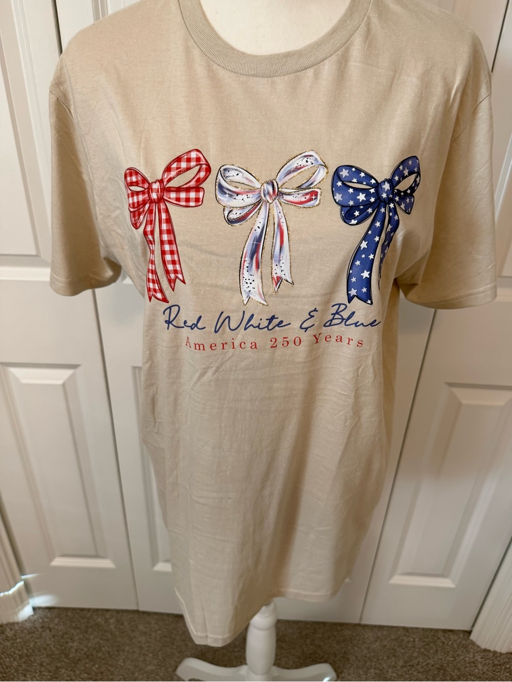 ⛔️Red White & Blue Bow Graphic Tee - Women’s Size Medium NWOT - Picture 2 of 11